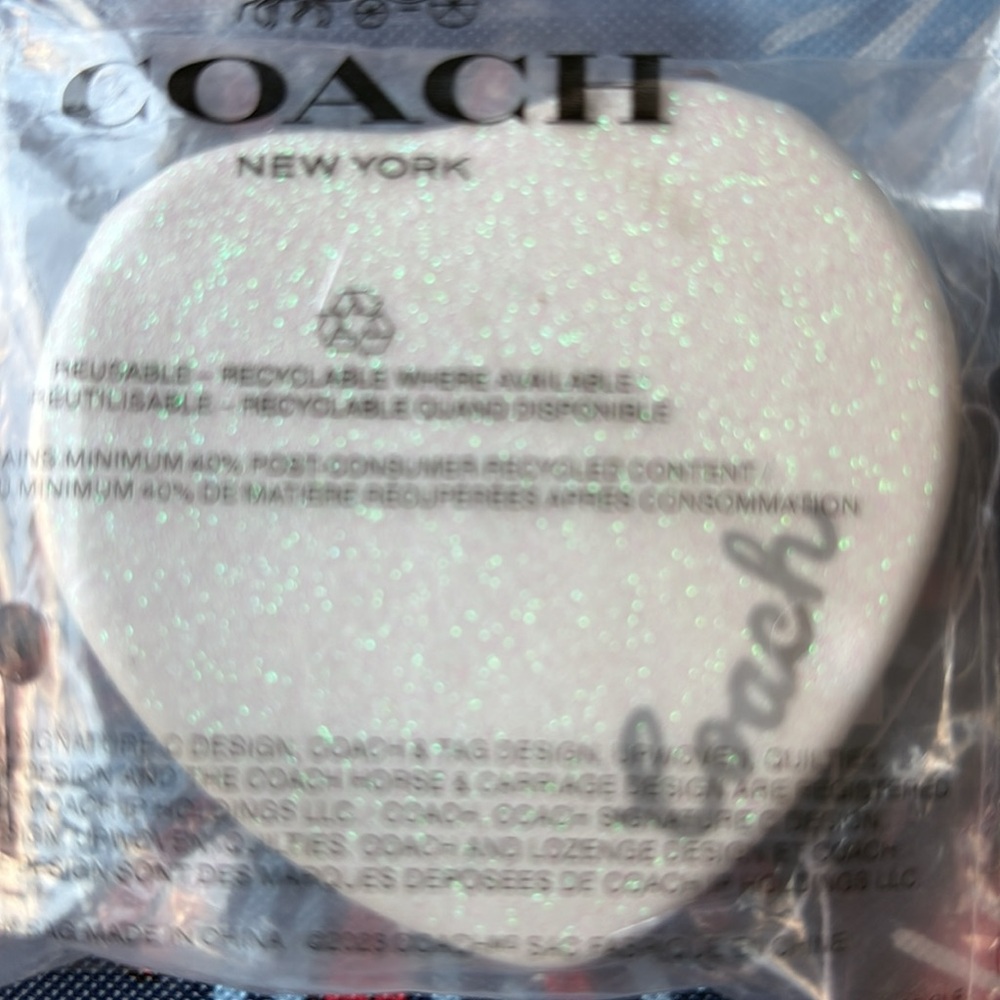 🪞🤍🪞Coach Glittery White Heart Compact Mirror 🪞🤍🪞 NWT 🪞🤍🪞 - Picture 15 of 16